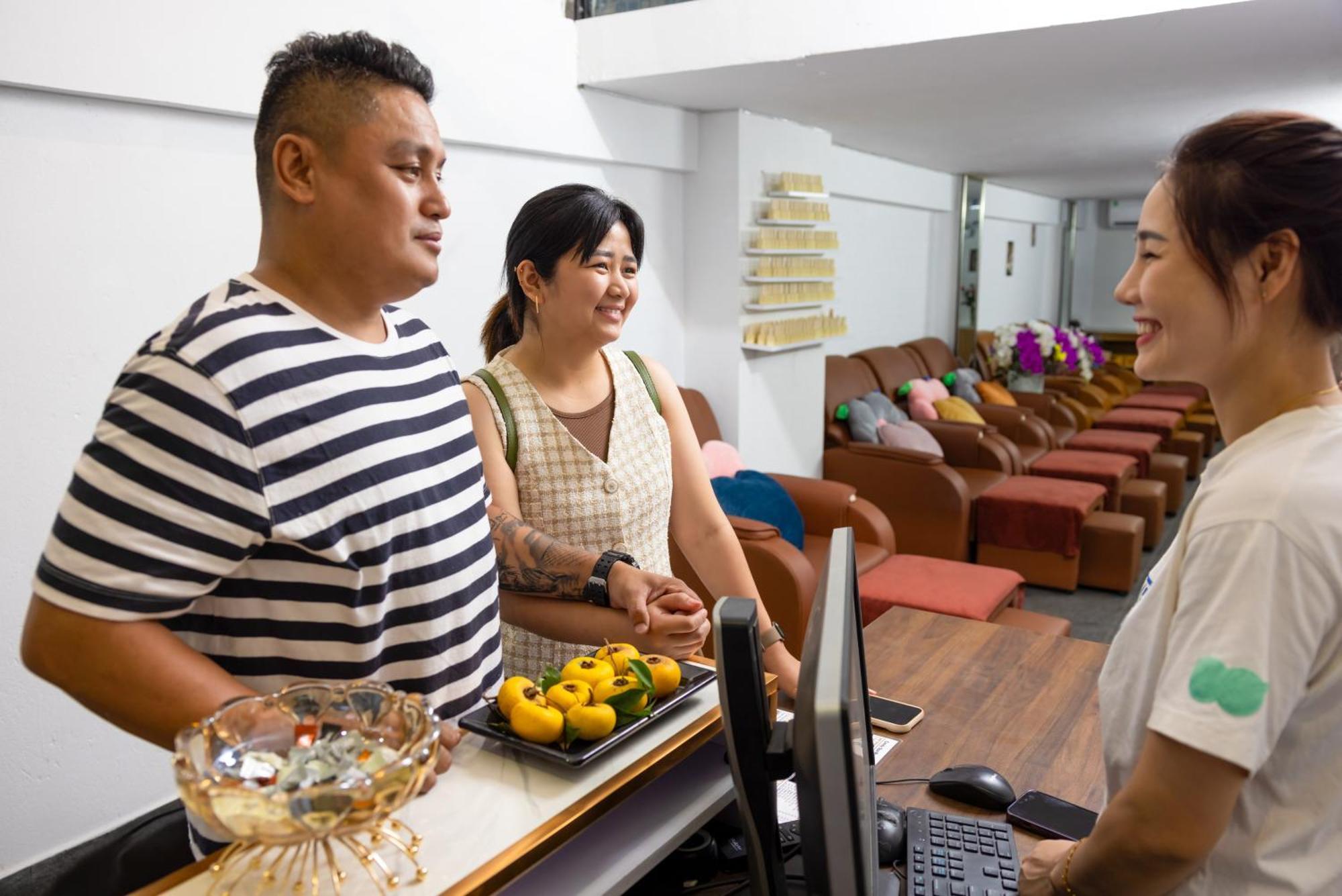 Hanoi Center View Hotel And Spa Экстерьер фото